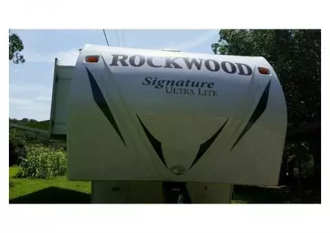 2012 Rockwood Ultra Lite 5th wheel camper